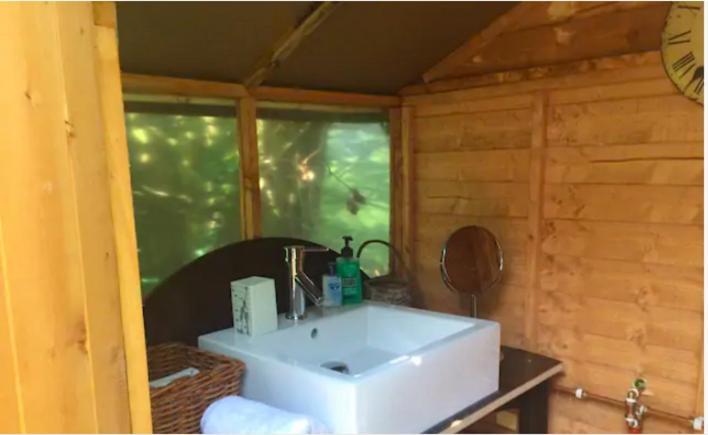 Traditional Yurt @ Longleat Warminster Bagian luar foto